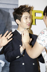 高清组图：2AM香港火热开唱 个人舞台技压全场