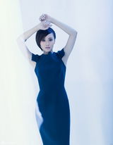 高清图：吴晓敏褪朴实村官外衣 薄纱中崭露知性美