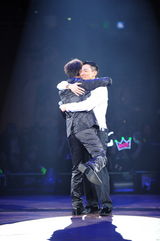 高清组图：刘德华香港个唱第四场 李克勤现身合唱