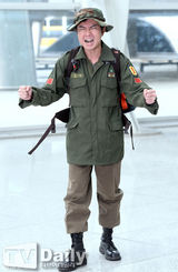 组图：EXO灿烈加盟《丛林法则》赴密克罗尼西亚