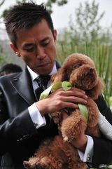 高清组图：王学兵孙宁办典雅婚礼 新人齐秀钻戒