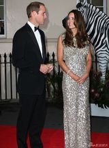 组图：凯特产后亮相慈善活动 银亮片裙光彩照人
