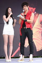 组图：汪东城单飞出专辑12年终圆梦