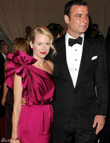 高清组图：纽约大都会庆典 娜奥米-沃茨夫妇秀恩爱