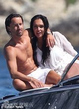 组图：F1总裁千金大婚奢靡派对 吻同性入水走光