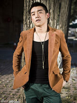 高清组图：郑恺演绎早秋时尚 时尚装扮显帅气