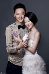 组图：蒋梦婕于小彤情侣写真彰显郎才女貌