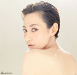 组图：杨雪裸妆写真秀雪肤妩媚动人