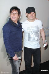 组图：刀郎新疆餐厅宣传演唱会 谭咏麟现身助阵