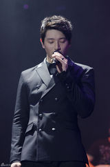 高清组图：2AM香港火热开唱 个人舞台技压全场