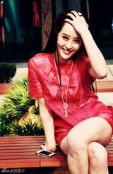 组图：李欣汝夏日透视红装小秀性感