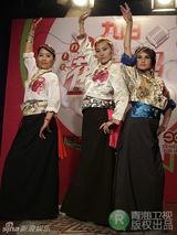 高清图：花儿西宁唱区秀民族盛装 用心良苦细节取胜