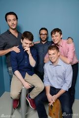 组图：《F字头》拍写真 丹尼尔佐伊甜蜜合影