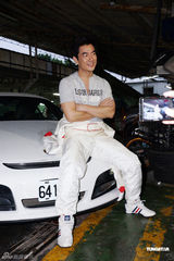 组图：任贤齐为个唱拍微电影 关颖化身性感天使