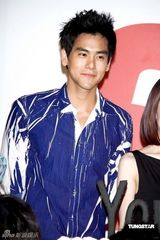 幻灯组图：歌手卢广仲准备考试 如未考取将面临当兵 