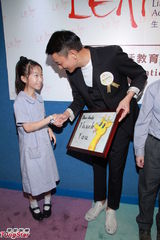 组图：刘德华投身公益避谈女儿