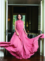 组图：秦岚登时尚杂志封面 坦言生活需要淡定