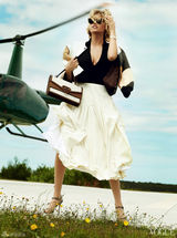 组图：抖奶超模复古泳装大片 傲人美胸呼之欲出