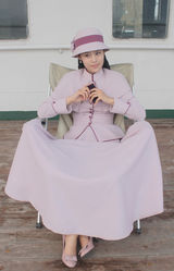 组图：韩丹彤《战地花开》杀青 唯美剧照曝光