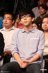 组图：200明星高歌《北京祝福你》 成龙坐镇指挥