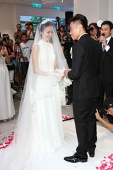 组图：纪文蕙大婚性感露半球 曾之乔杨佑宁也想婚