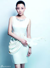 组图：知性气殷桃清新写真 气质优雅绽放