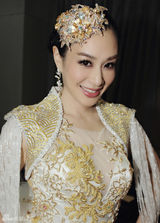 组图：钟丽缇华贵婚纱走秀 李菲儿周楚楚现身