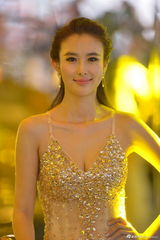 组图：车模兽兽性感透视黄金奶 自信爆乳微笑