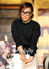 组图：李孝利郑才衡出席音乐节目《U&I》发布会