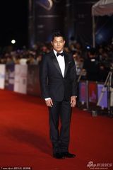 组图：郭富城黑色西装走红毯帅气逼人