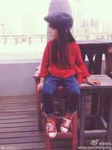 组图：童年小龙女演员超萌生活照 可爱似洋娃娃