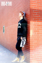 组图：男团M4M拍写真 Rapper于斌显青春乖萌