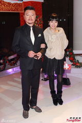 组图：王维基港视再投三千万 陈锦鸿签约4年