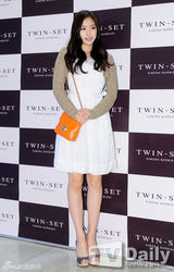 组图：Apink孙娜恩赵允熙等清新出席活动