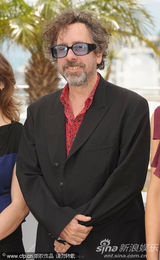 幻灯：蒂姆-伯顿携评委团亮相 金赛贝尔乔凡娜比美