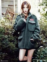 组图：韩歌手IU杂志写真 甜心妹子秀美腿