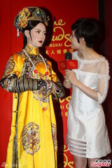 组图：孙俪出席甄嬛蜡像揭幕 栩栩如生赞不绝口