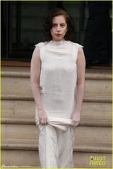 组图：Gaga泪痕妆真空凸点疑胸部下垂