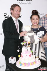 组图：袁彩云将产女 方中信愿尽好爸爸责任