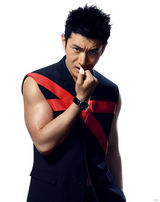 组图：黄晓明大片秀肌肉 挣破锁链撕扯性感