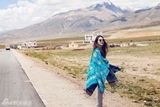组图：张雨绮西藏朝圣之旅 秀丽风光展纯真笑容