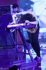 高清组图：韩庚代言粉丝尖叫 尚雯婕王栎鑫等助阵