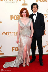 组图：艾美奖红毯 克里斯蒂娜-亨德里克斯爆乳装