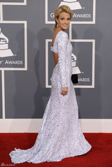 高清组图：凯莉-安德伍德性感亮相格莱美红毯