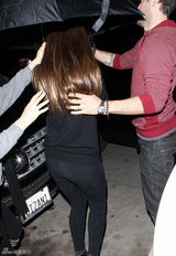 组图：辣妈梅根-福克斯产后首现身