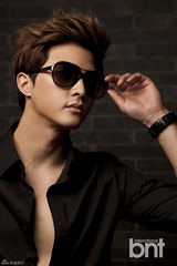 高清图：韩星金智勋拍写真 微露胸肌展致命诱惑