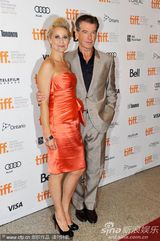 电影《爱即所需》首映 皮尔斯-布鲁斯南帅气现身