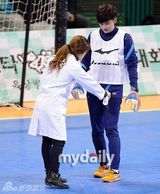 组图：EXO鹿晗等驰骋球场 Beast组进球获胜