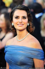 高清组图：奥斯卡红毯潘妮洛普-克鲁兹蓝色礼服