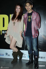 高清图：雨神陈奕迅台北开唱 大雨不减歌迷热情